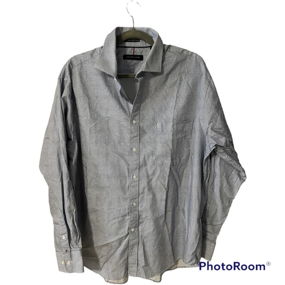 A Tommy Hilfiger dress shirt in XL / 34-35 / neck 17.5 - Picture 4 of 9